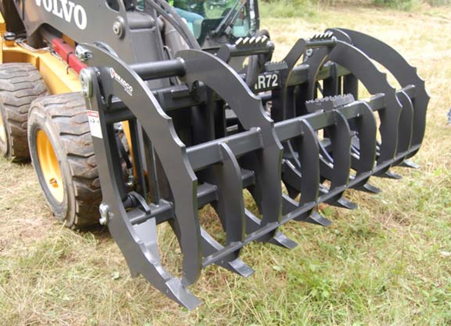 ロッド CreekDIABLOJOKER 72” Bradco Root Rake Grapple For Skid Steer Loaders 123685